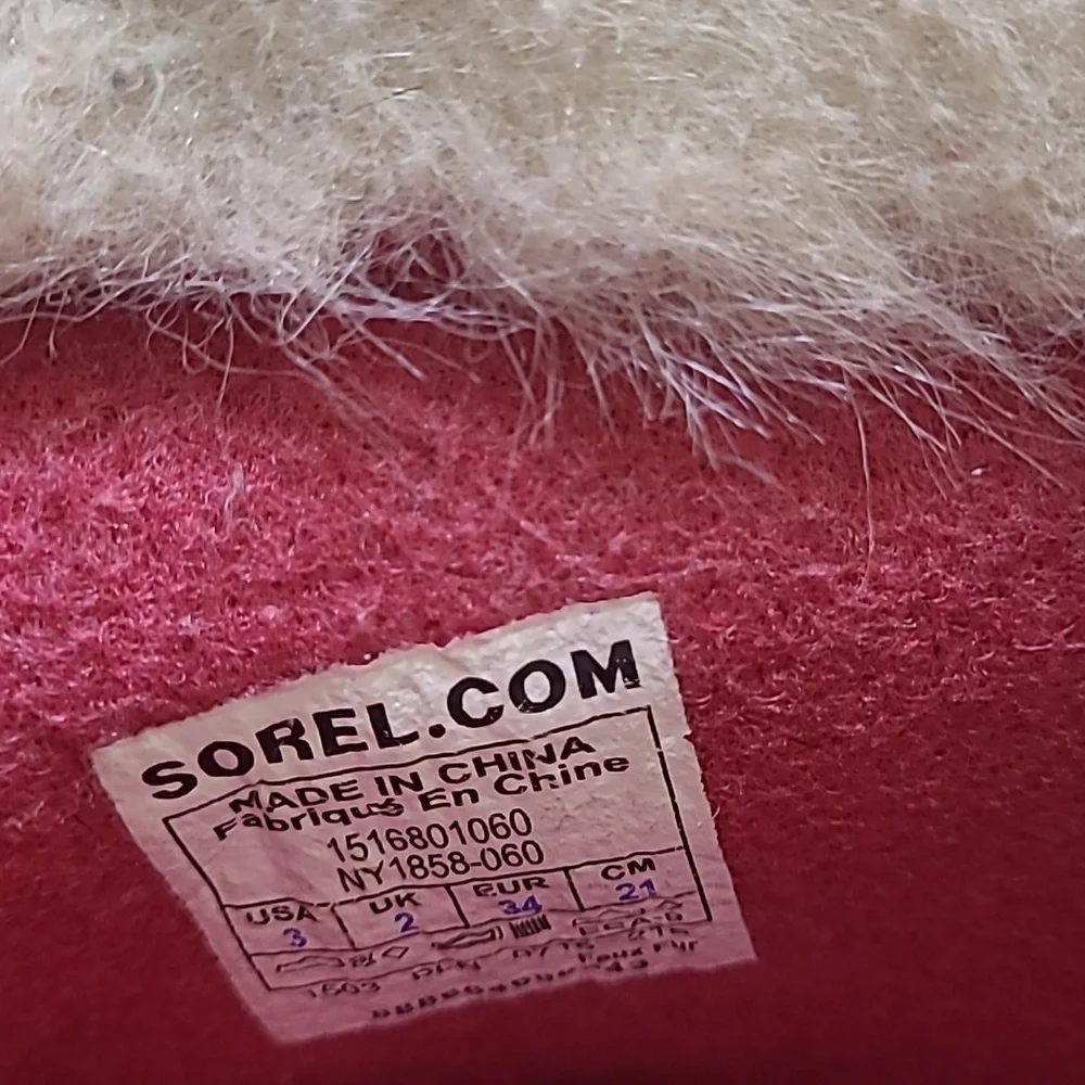 Sorel Gray and Pink Faux Fur Winter Bootsfor women zise‎ 3 used good condition.